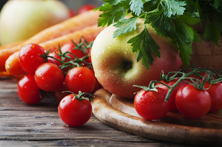 西红柿和香菇的健康食品
