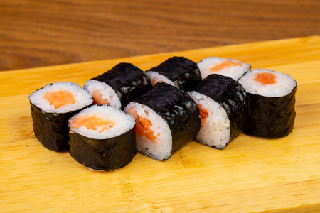 美味鲑鱼寿司卷套装