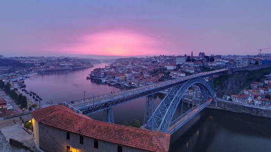 葡萄牙波尔图游戏中时光倒流与 Dom Luiz 桥 4 k 这座历史名城的夜景过渡到天