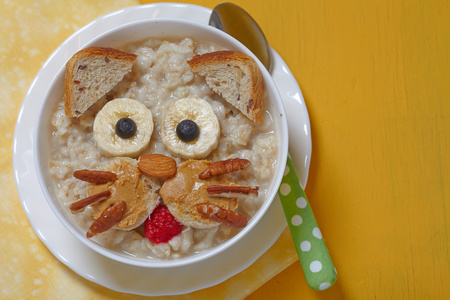 有趣的麦片粥猫脸装饰图片