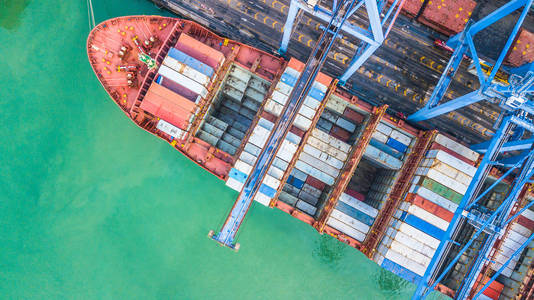 集装箱俯视空中俯视集装箱货船, 商业进口出口物流和国际集装箱货船在