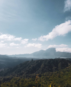 苏黑巴托尔湖和贡山在印尼巴厘岛的景观