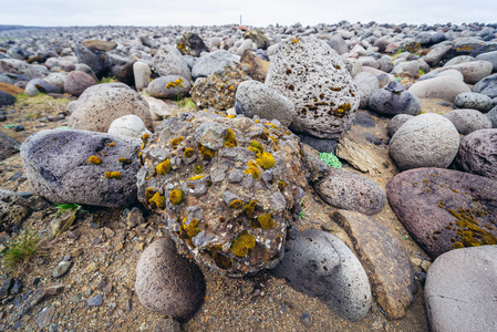 Valahnukamol位于冰岛 Reykjanes 半岛的一处布满大石头的海滩