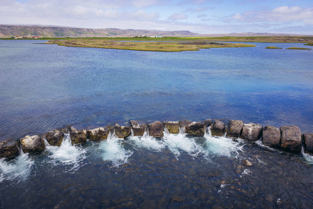 冰岛 Reykjanes 半岛的小湖称为 Hlidarvatn, 接近 Selvogur 定居点