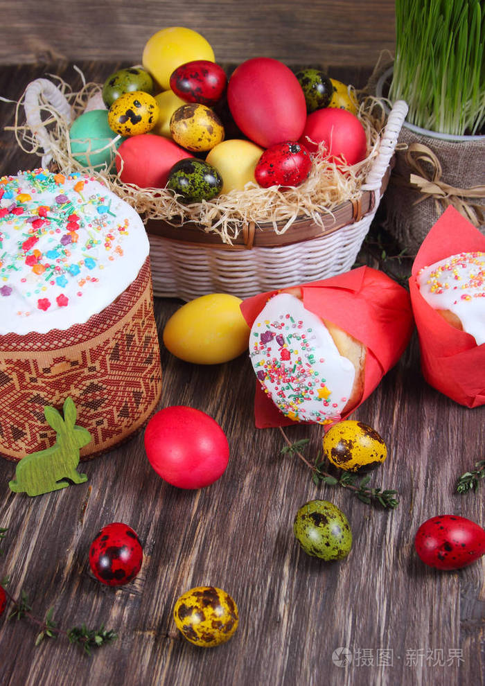 传统食品上假期表-复活节蛋糕和复活节画鸡蛋