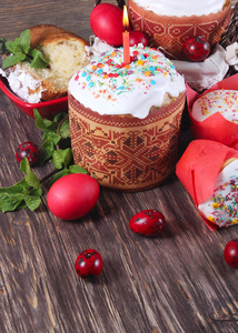 复活节的背景。传统食品上假期表复活节蛋糕和复活节画鸡蛋