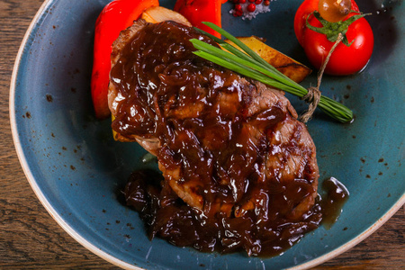 牛排酱汁图片