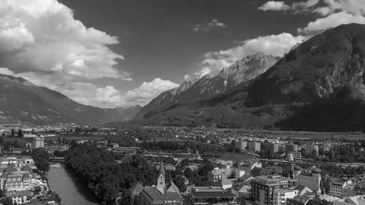 Lienz 景观和山谷, 奥地利阿尔卑斯的鸟瞰图