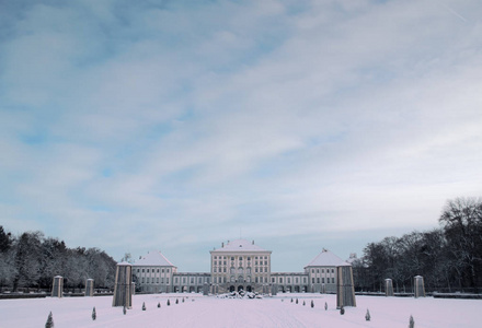 美丽的景色的宁芬堡宫有雪的冬天