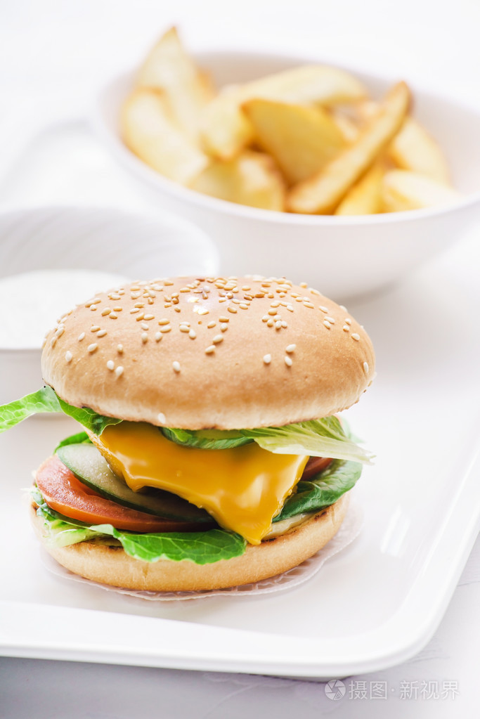 吉士汉堡配土豆照片-正版商用图片0r2zxm-摄图新视界