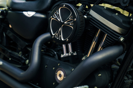 复古闪亮的镀铬摩托车摩托车发动机图像