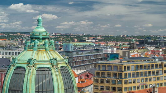 最高的看法从高度粉末塔在布拉格 timelapse 到共和国与市政房子。历史和文化纪念碑。这个地方在旅游者中特别流行。布拉