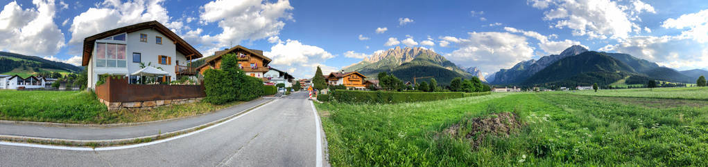 Dobbiaco 镇和山谷全景, 意大利白云岩