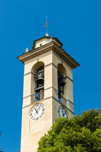 圣 Vigilio 教堂塔在贝加莫