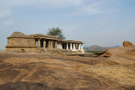 奥姆拉原 Virupaksha 寺Hemakuta 山亨比卡纳卡印度圣中心