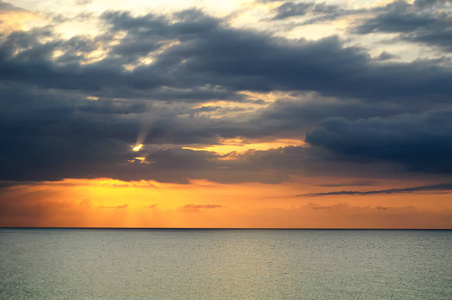 在牙买加蒙特哥湾海上日落