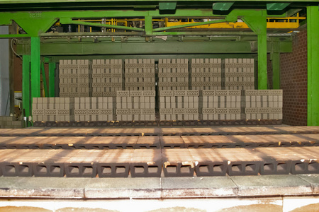 砖厂.砖的制造.砖生产.烧砖照片