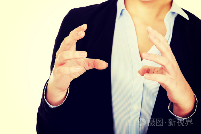 女商人拿着东西或 copyspase 之间两只手