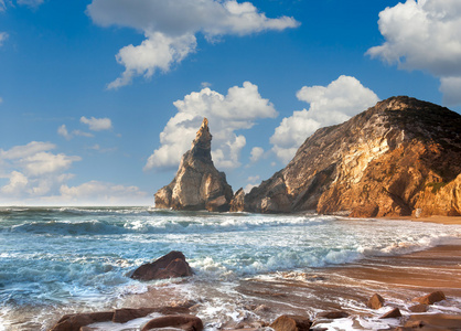 夏季大洋彼岸 梦幻般的岩石 石头和水浪