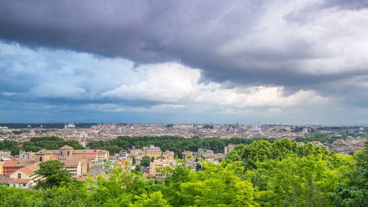 意大利罗马历史中心 timelapse 全景。城市景观, 巨大的云和雨