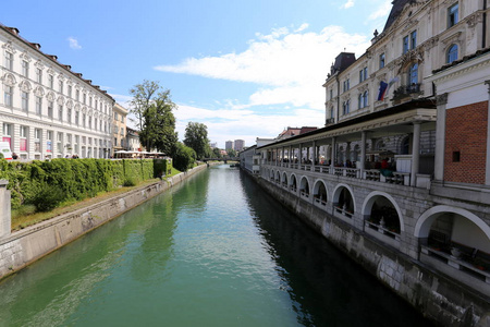 Ljubljanica 河流经斯洛文尼亚首都卢布尔雅那中心。