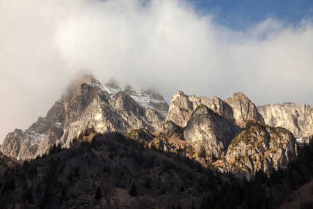 美丽的山风景从附近山口，意大利的米谷