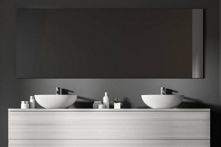 双洗漱盆站在白色木台面上。一把长镜子挂在灰色的墙上。3d 渲染模拟