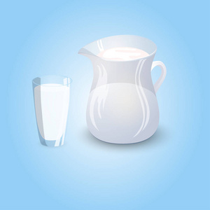 玻璃水罐和装满牛奶的玻璃杯
