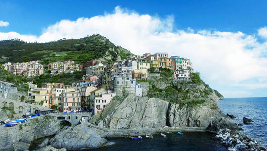 Manarola 从空中，五土地的天际线。Cinqueterre