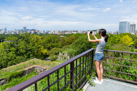 在福冈旅游拍照