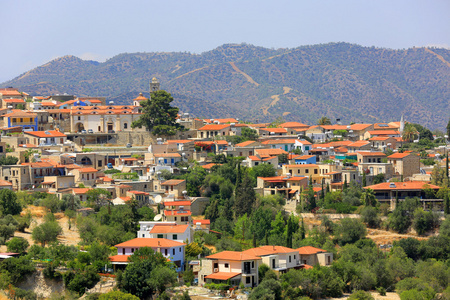 红房子屋顶的地中海村
