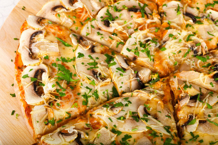 热美味蘑菇比萨