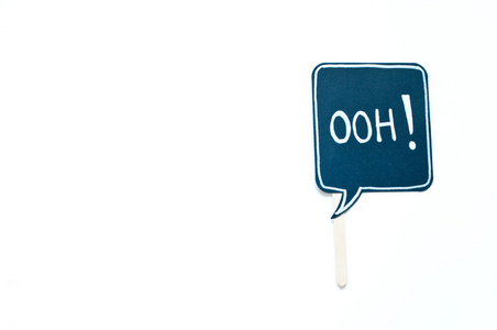 在白色背景上的牌子哦照片