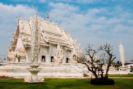 龙宫，又名白寺。清莱，泰国