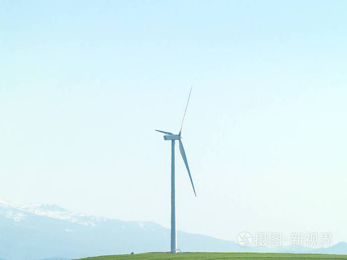 在农村风力发电风车