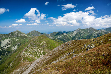 西部 Tatra 山的风景。从 Baraniec 的顶峰, 在斯洛伐克的一座山上观看。斯洛伐克 Tatras 的徒步旅行小径