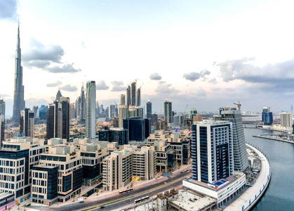 鸟瞰图的迪拜市中心美丽的一天