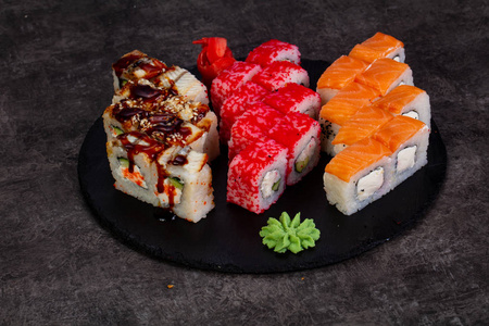 日本寿司集各种配料