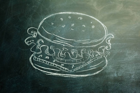 汉堡画在黑色肮脏的黑板上