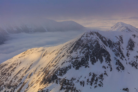 在冬天，罗马尼亚 Fagaras 山