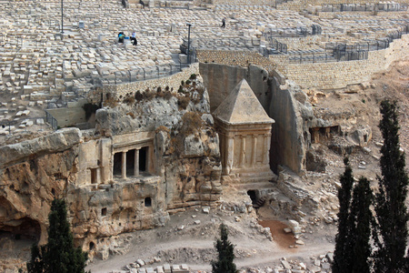 茱丽和贝尼巴科 hazir 在汲沦谷,耶路撒冷,以色列的坟墓照片