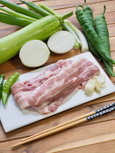 韩国菜猪肉肚和蔬菜, Samgyeopsal