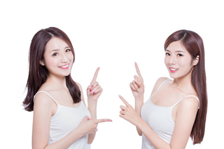 两个美容护肤妇女在白色背景上显示的东西