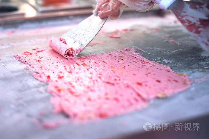 香蕉草莓牛奶冰淇淋的制作工艺