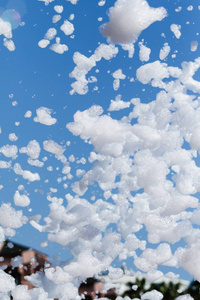 肥皂泡沫对天空