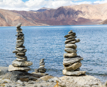 穿贡图高海拔山湖全景与佛教图片