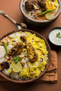 Hyderabadi 鸡 biryani 或 dum biryani，选择性焦点