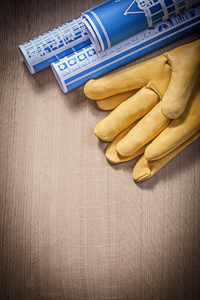 蓝色的蓝图皮革上木板施工防护手套