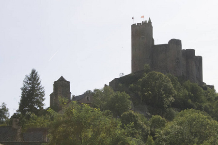 Najac, 法国南部阿维隆河风景如画的村庄。著名的部分毁了城堡, 主导镇