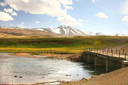 从比什凯克到宋伊塞克湖湖的美丽风景路线, 纳伦与吉尔吉斯斯坦的天山山脉